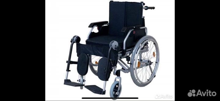 Коляска инвалидная с углом наколона подножек
