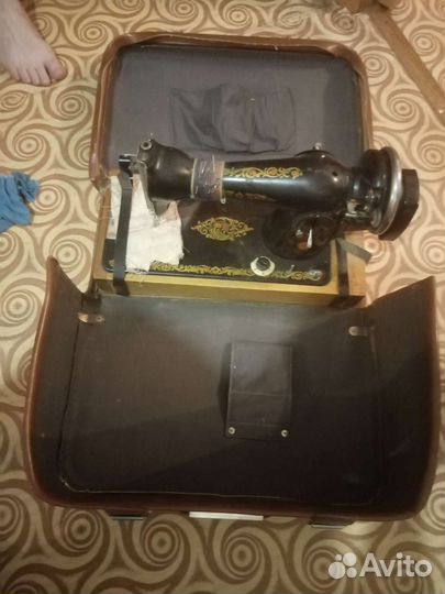 Швейная машина Чайка