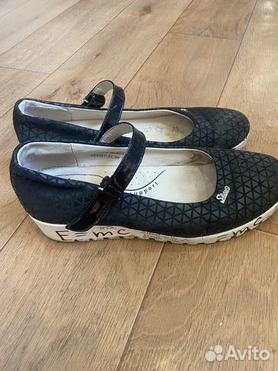 Детские кроссовки