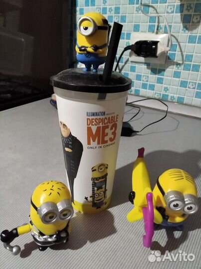 Фигурки Миньоны и стакан