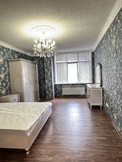 3-к. квартира, 130 м², 4/10 эт.
