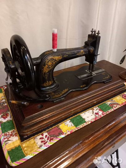 Антикварная швейная машина Singer