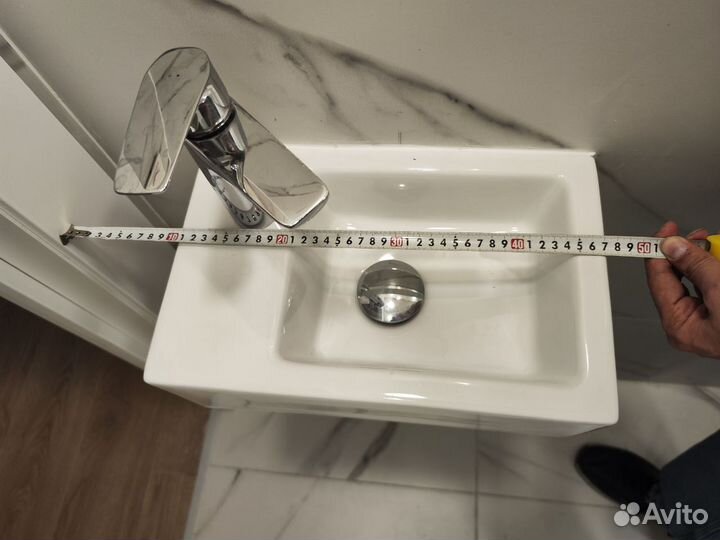 Раковина со смесителем от застройщика