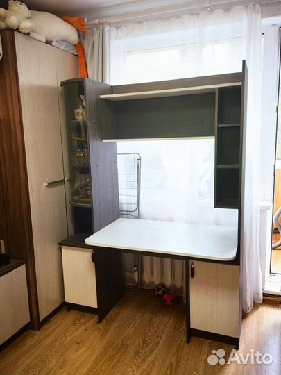 Компьютерный или письменный стол