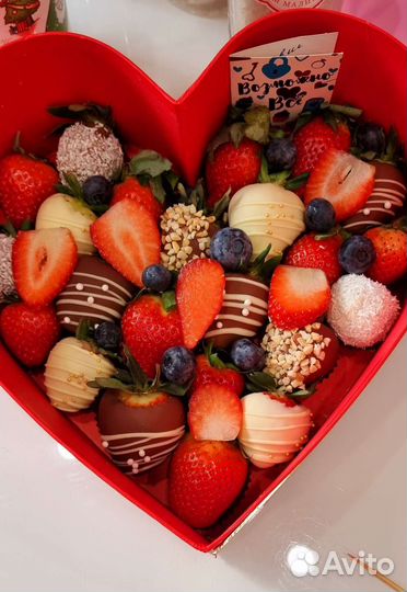 Сердце коробочка из клубника в шоколаде