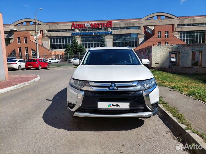Mitsubishi Outlander 2 CVT, 2017, 111 111 км