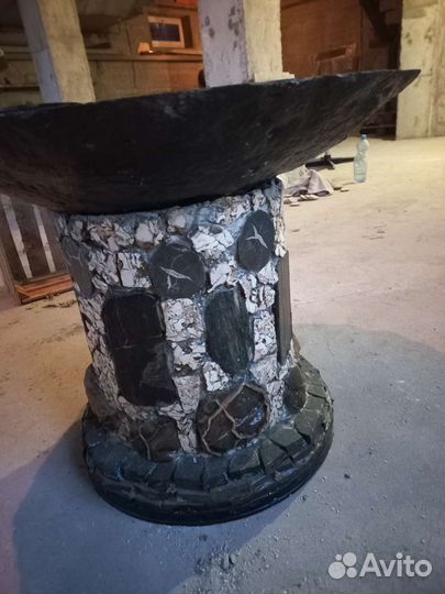 Столы из камня аммонитов