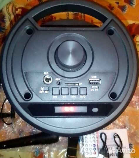 Новая акустическая колонка с пультом и микрофоном