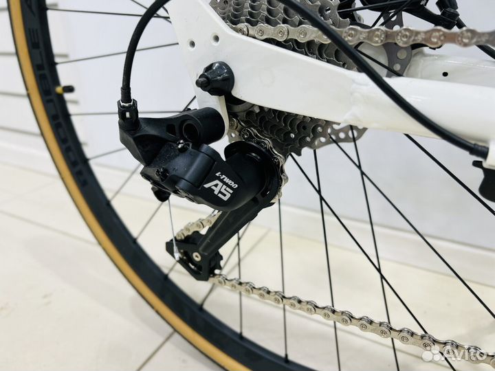 Велосипед на 28 колесах, алюминиевая рама 19