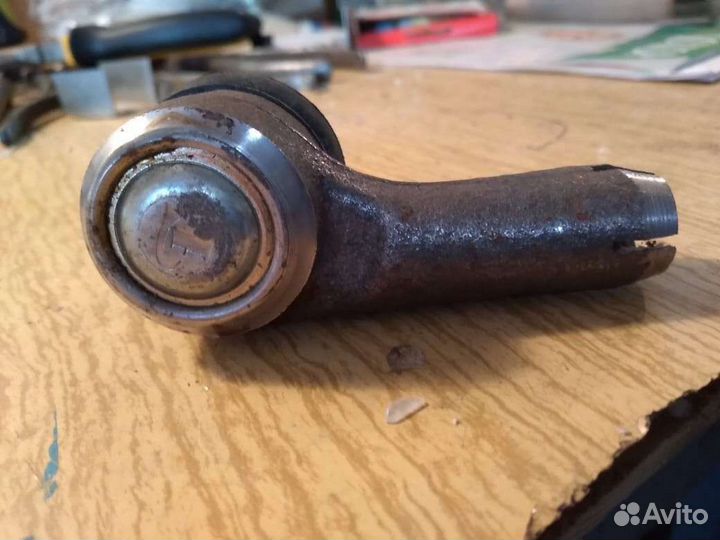 Наконечник левой рулевой тяги Ауди-100