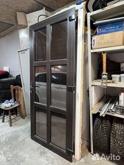 Дверь входная алюминиевая б/у
