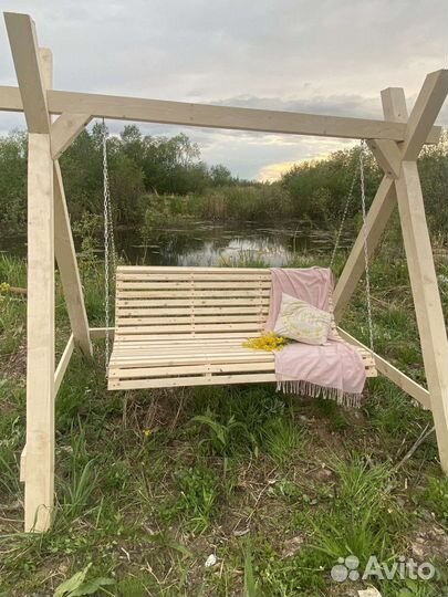 Садовые качели из дерева