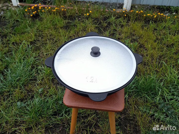 Казан чугунный с крышкой сковородой