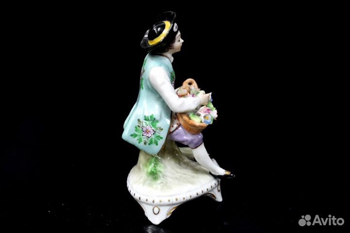 Антикварная статуэтка от Sitzendorf