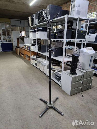 Напольная вешалка