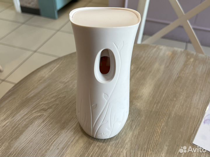 Автоматический освежитель воздуха Air Wick