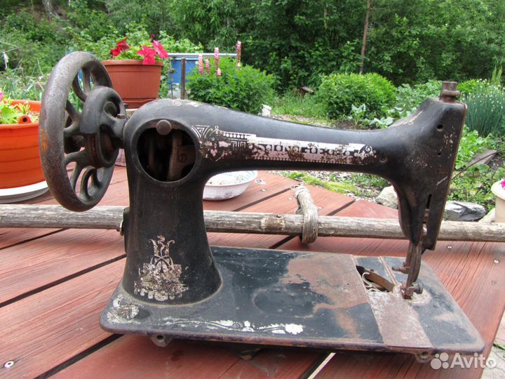 Швейная машинка Зингер