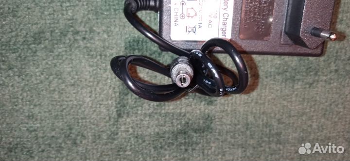 Зарядное устройство YSN-2110 21V 1A штекер 5.5x2.1