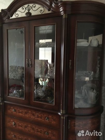 Витрина и стол