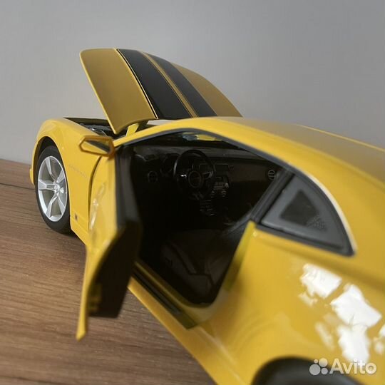 Модель автомобиля Chevrolet Camaro SS 1:18 Maisto