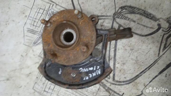 Кулак передний левый Nissan Almera Classic (B10)