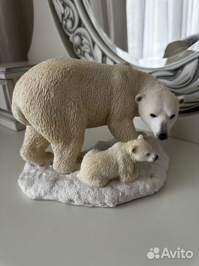 Статуэтка белый медведь