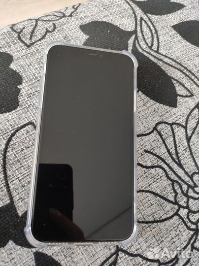 Продам айфон 11