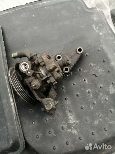 Насос гура mazda 323 BJ 1.6