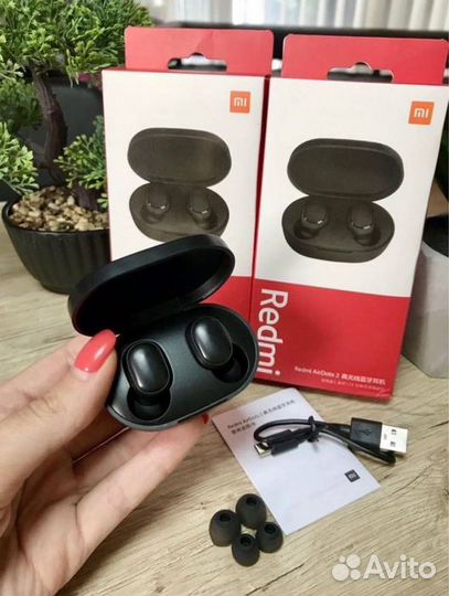 Беспроводные наушники c боксом Xiaomi AirDots 2