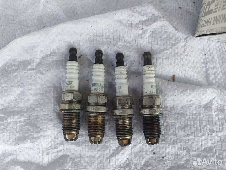 Свечи Renault Logan 7700500168 б/у, 4 шт