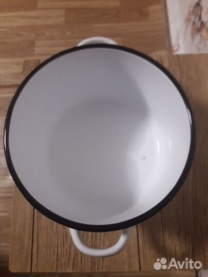 Кастрюля эмалированная