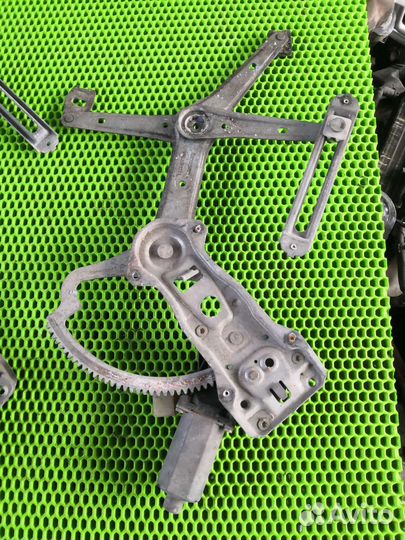 Стеклоподъемник передний мерседес w202