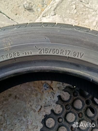 Toyo DRB 215/50 R17 91V