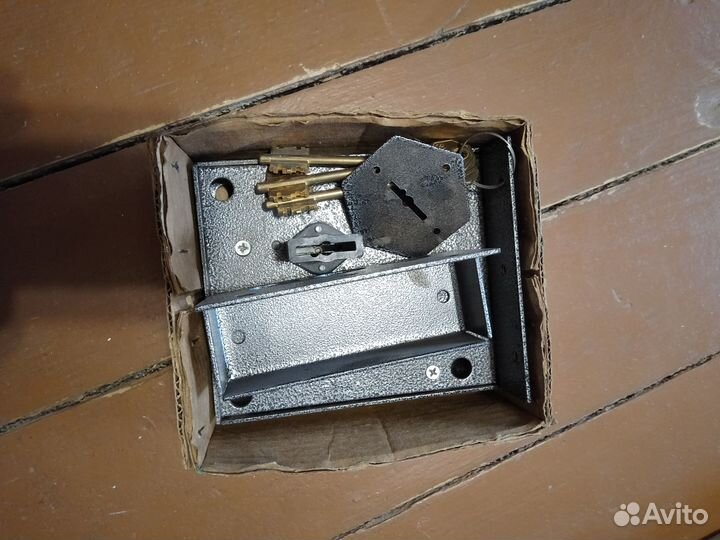 Продам замок новый