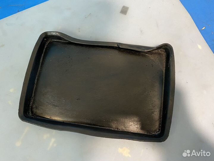 Поддон аккумулятора резиновый renault symbol