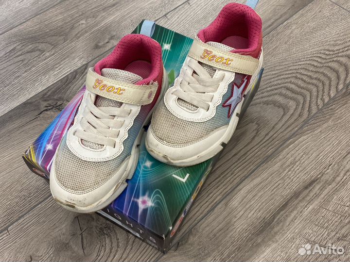 Кроссовки для девочки