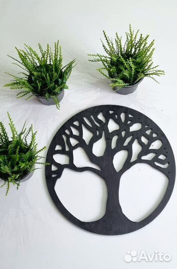 Резное панно из дерева