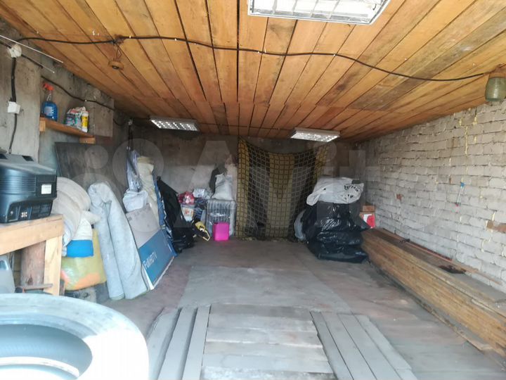 Гараж, > 30 м²