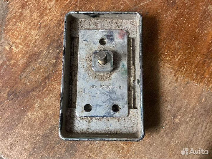 Эмблема ваз 2106