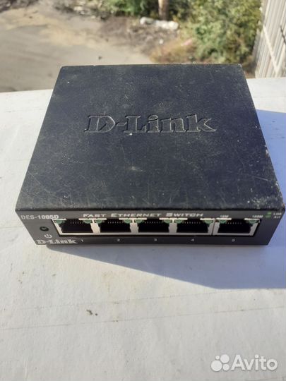 Роутер D-Link DES1005D