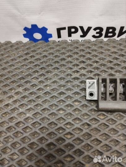 Крепление люка Volvo FH4 10015327