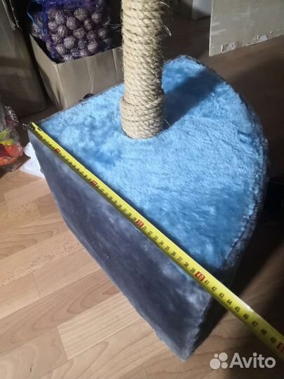 Кошачий домик с когтеточкой