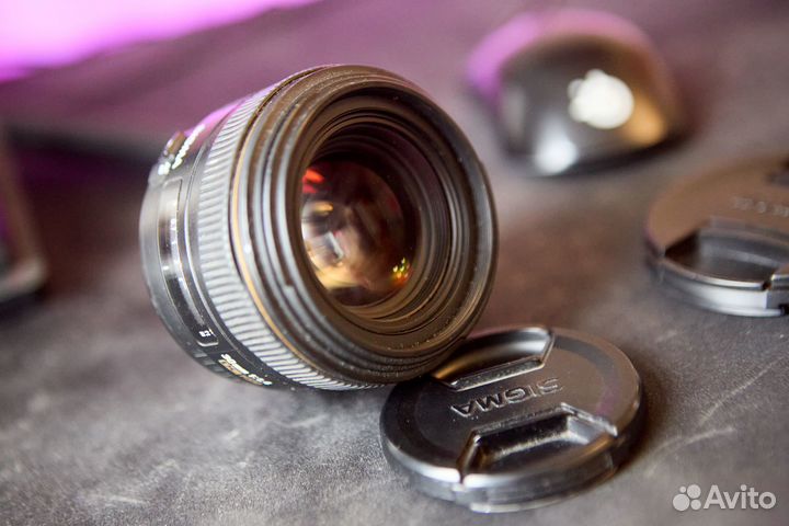 Объектив Sigma AF 30mm f/1.4