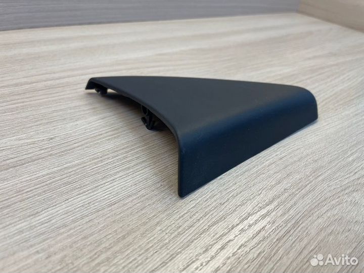 Уголок зеркала передний правый Renault Logan