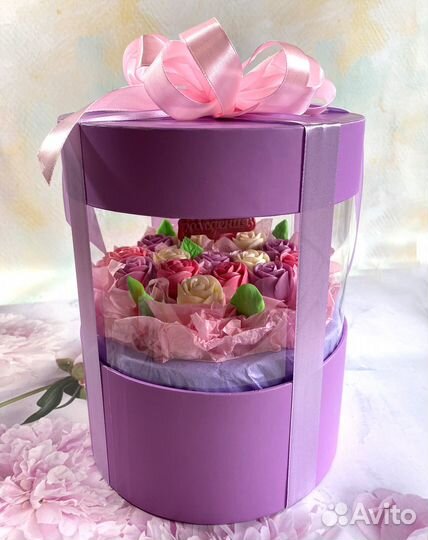 Сладкий подарок из шоколадных цветов