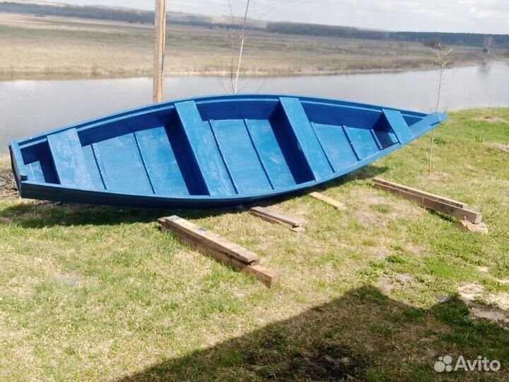 Лодка деревянная