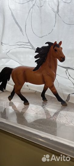 Фигурки лошадей