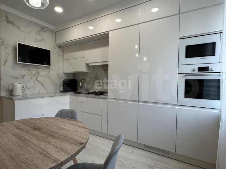 3-к. квартира, 73 м², 2/10 эт.