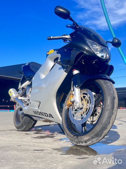 Honda CBR600F4