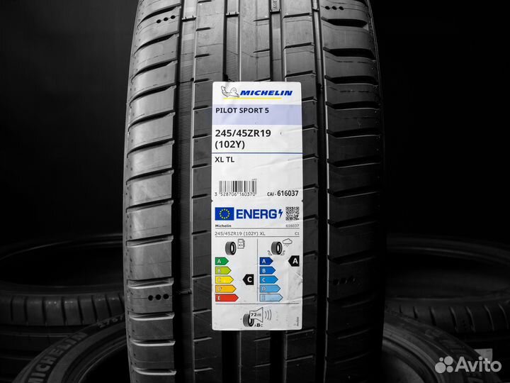 Michelin Pilot Sport 5 245/45 R19 и 275/40 R19 98Y